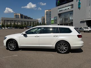 2017 Volkswagen Passat B8, белый, 1680000 рублей, вид 4