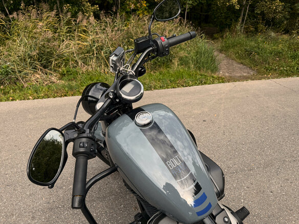 2023 Yamaha XV950 Bolt, серый, 850000 рублей - вид 10