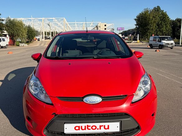 2009 Ford Fiesta Mk6, красный - вид 2