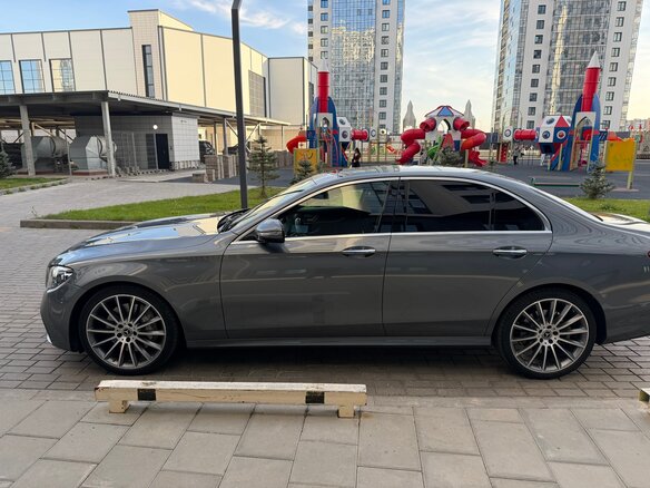 2022 Mercedes-Benz E-Класс 350 V (W213, S213, C238) Рестайлинг, серый, 4800000 рублей - вид 3