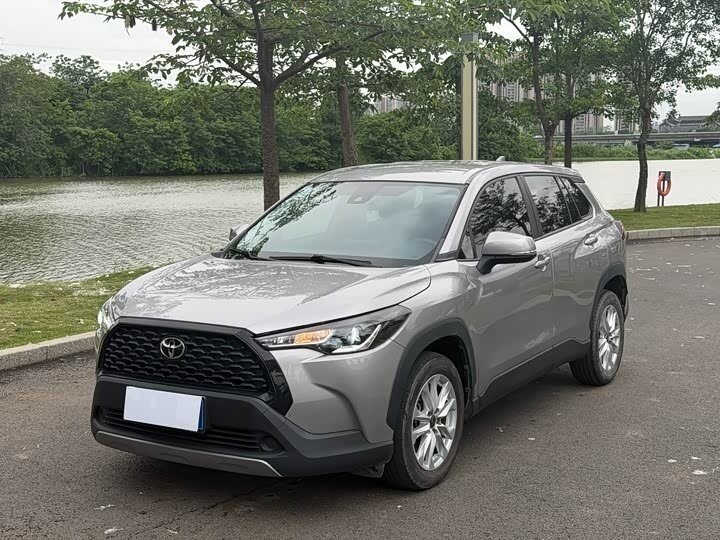 Открыть фотографии: Toyota Corolla Cross I