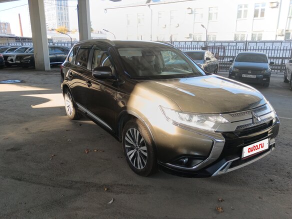 2020 Mitsubishi Outlander III Рестайлинг 3, коричневый, 1877833 рублей - вид 7