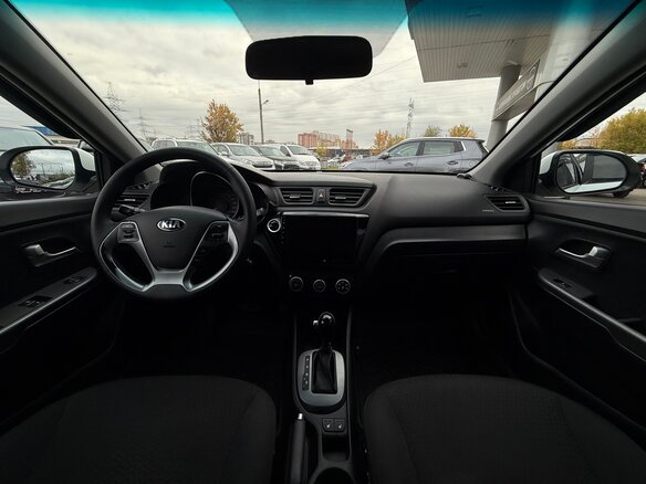 2015 Kia Rio III Рестайлинг, белый, 1080000 рублей - вид 11