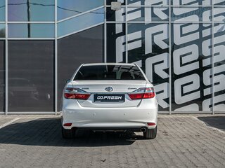 2016 Toyota Camry VII (XV50) Рестайлинг, белый, 1995000 рублей, вид 4