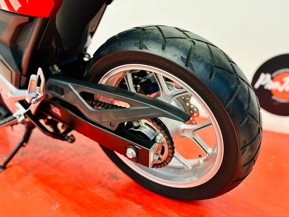 2017 Honda NC 750X, красный - вид 12