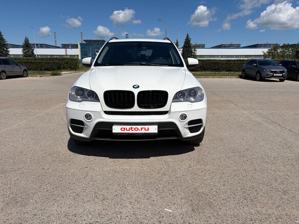 2013 BMW X5 35i II (E70) Рестайлинг, белый, 1940000 рублей - вид 2