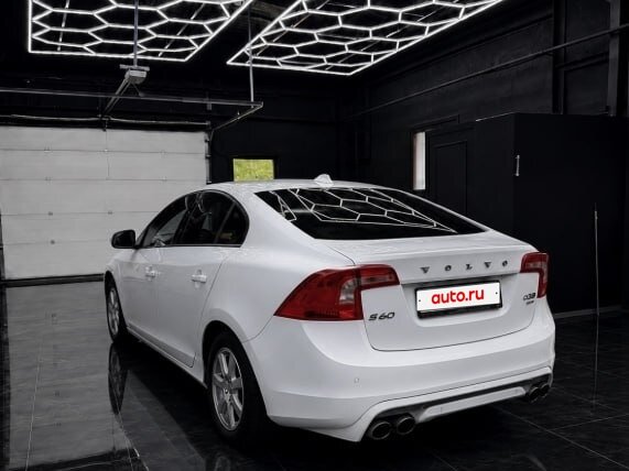 2013 Volvo S60 II, белый - вид 4
