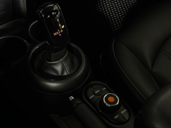 2018 Mini Hatch Cooper III (F55/F56) Рестайлинг, красный, 1819000 рублей - вид 14