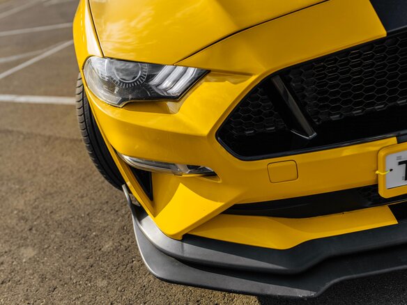 2020 Ford Mustang VI Рестайлинг, жёлтый, 3600000 рублей - вид 16