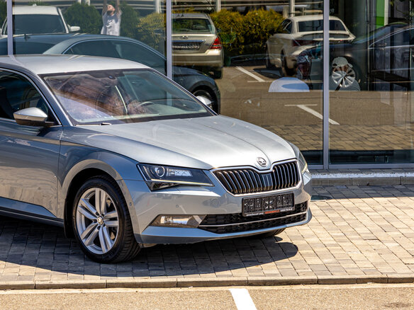 2017 Skoda Superb III, серый, 1595000 рублей - вид 7
