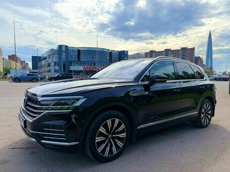 2021 Volkswagen Touareg III, чёрный, 4999000 рублей, вид 1