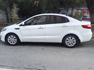 2014 Kia Rio 6-speed III, белый, 910000 рублей, вид 2