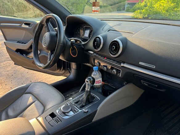 2019 Audi A3 III (8V) Рестайлинг, фиолетовый, 2300000 рублей - вид 15