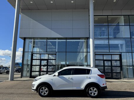 2015 Kia Sportage III Рестайлинг, белый, 1515000 рублей, вид 4