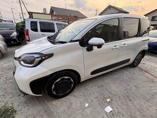 2023 Toyota Sienta III, белый, 1432000 рублей, вид 2