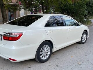 2017 Toyota Camry VII (XV50) Рестайлинг 2, белый, 2050000 рублей, вид 4