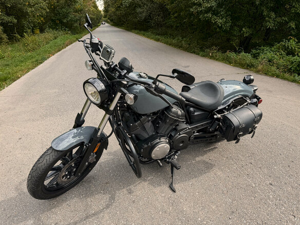 2023 Yamaha XV950 Bolt, серый, 850000 рублей - вид 2