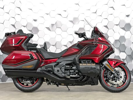 2025 Honda GL 1800 Gold Wing, красный, 3599000 рублей, вид 3