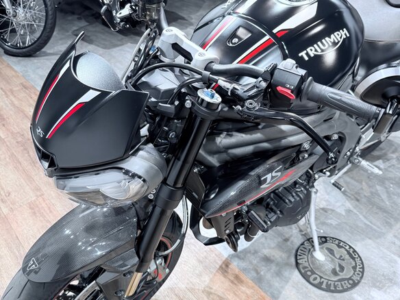 2018 Triumph Speed Triple, чёрный, 999000 рублей - вид 14