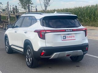 2023 Kia Seltos I Рестайлинг, белый, 1580000 рублей, вид 4