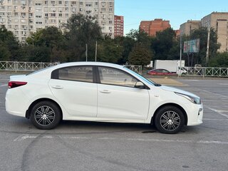 2017 Kia Rio IV, белый, 1097000 рублей, вид 4