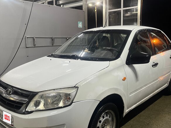 2017 Lada (ВАЗ) Granta I, белый, 350000 рублей - вид 1