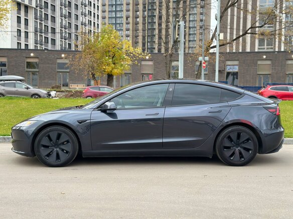 2024 Tesla Model 3 Long Range I Рестайлинг, серый, 5800000 рублей - вид 1