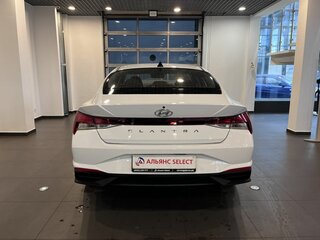 2022 Hyundai Elantra VII (CN7), белый, 1990000 рублей, вид 4