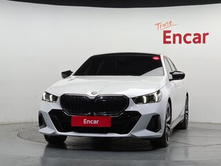 2024 BMW 5 серии Long 530Li xDrive VIII (G60/G61/G68), белый, 6500000 рублей, вид 4