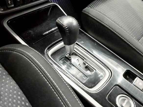 2019 Mitsubishi Outlander III Рестайлинг 3, серебристый, 2050000 рублей - вид 16
