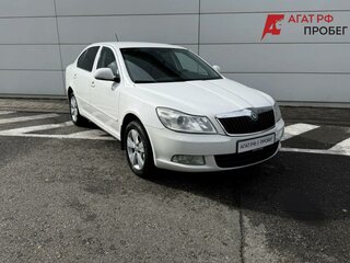 2012 Skoda Octavia II (A5) Рестайлинг, белый, 1090000 рублей, вид 3