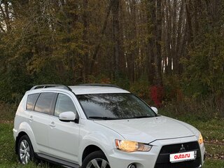 2011 Mitsubishi Outlander II Рестайлинг, белый, 1300000 рублей, вид 1