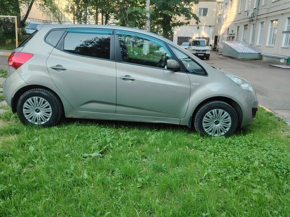 2012 Kia Venga 5-speed I, серебристый, 700000 рублей - вид 6