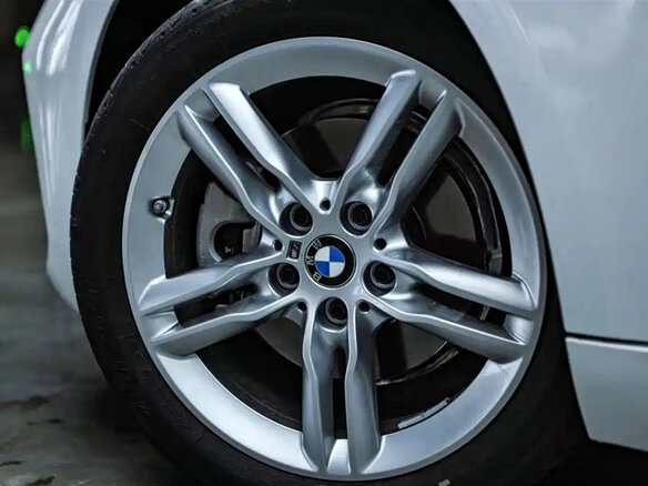 2023 BMW 1 серии 120i III (F52) Рестайлинг, белый - вид 10
