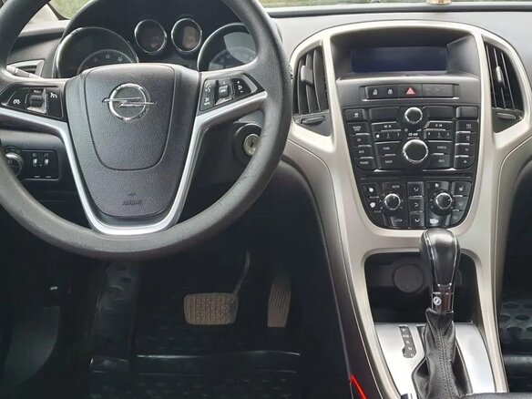 2011 Opel Astra J, белый, 550000 рублей - вид 10
