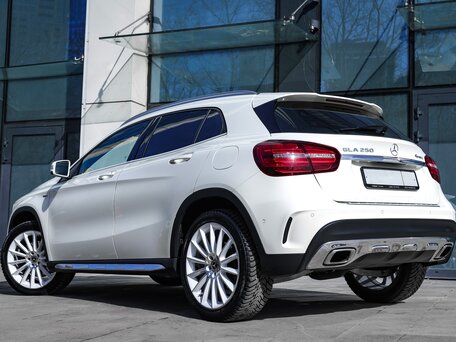 2017 Mercedes-Benz GLA 250 I (X156) Рестайлинг, белый, 2360000 рублей, вид 3