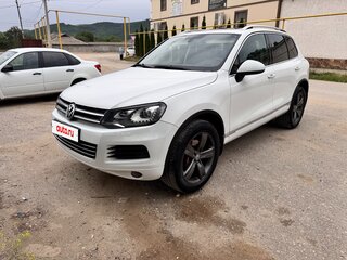 2012 Volkswagen Touareg II, белый, 2690000 рублей, вид 1