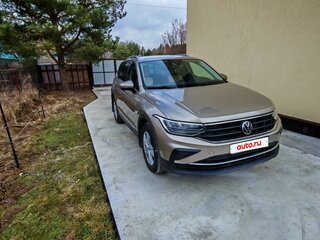 2020 Volkswagen Tiguan II Рестайлинг, бежевый, 3150000 рублей, вид 1