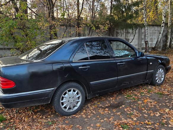 1997 Mercedes-Benz E-Класс 200 II (W210, S210), чёрный - вид 3
