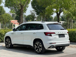 2023 Skoda Karoq DSG7 I, белый, 1970124 рублей, вид 4