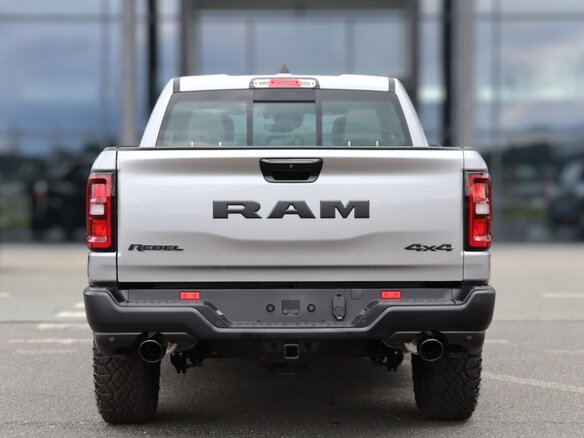 2026 Ram 1500 Quad Cab V Рестайлинг, серый, 10190000 рублей - вид 5