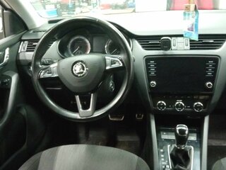 2017 Skoda Octavia III (A7) Рестайлинг, белый, 1899000 рублей, вид 5