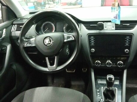 2017 Skoda Octavia III (A7) Рестайлинг, белый, 1899000 рублей, вид 5