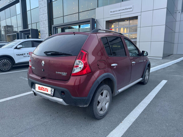 2013 Renault Sandero Stepway I, красный, 795000 рублей - вид 2