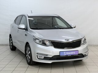 2016 Kia Rio III Рестайлинг, серебристый, 1140000 рублей, вид 2