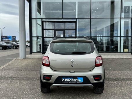 2018 Renault Sandero Stepway II, бежевый, 900000 рублей, вид 5