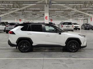 2021 Toyota RAV4 V (XA50), белый, 3050000 рублей, вид 4