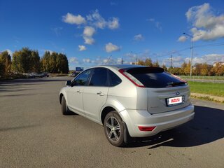 2010 Ford Focus II Рестайлинг, серебристый, 480000 рублей, вид 2