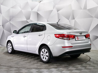 2016 Kia Rio III Рестайлинг, серебристый, 863000 рублей, вид 3