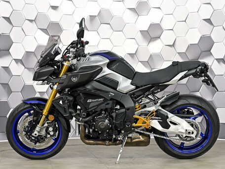 2017 Yamaha MT-10SP, серебристый, 1399000 рублей, вид 4